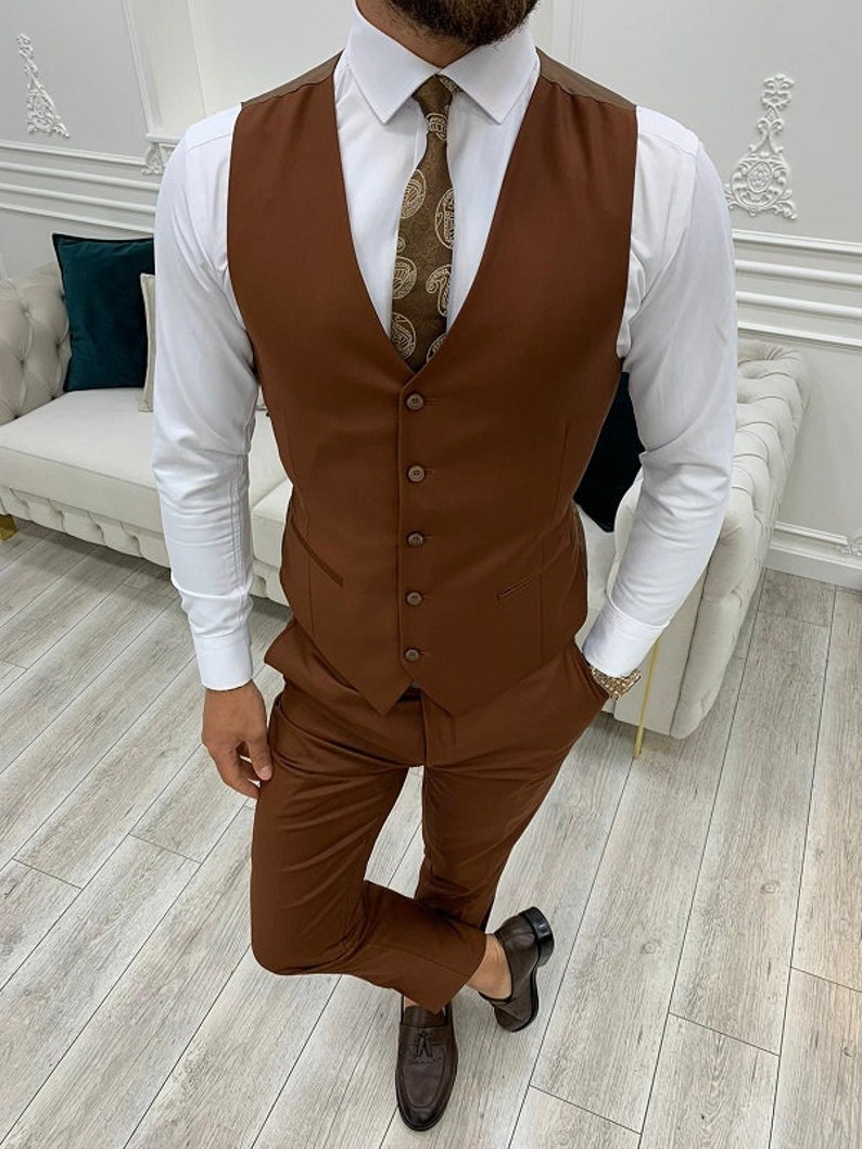Brown Men Suits 3 Piece One Button Slim Fit Wedding Tuxedos Groom Wear Peaked Lapel Stylish Man Suits Prom Party Blazer Jacket+Pant+Vest
