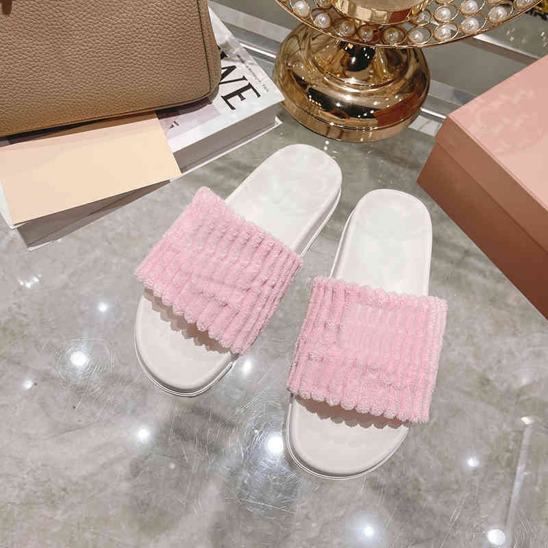 Slippers Slides 2022 Non-slip Soft Bottom Sandals Designer Fashion Plush Surface Slipper Women Wear Beach Shoes Flip-flops 220812, Mmshoe 1
Slippers Slides 2022 Non-slip Soft Bottom Sandals Designer Fashion Plush Surface Slipper Women Wear Beach Shoes Flip-flops 220812, Mmshoe 1