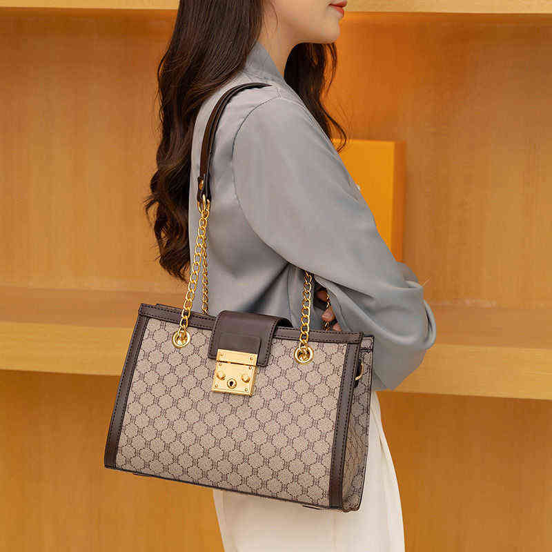 Handbag Bag women 2022 new large capacity high-end Chain Handbag temperament versatile sling shoulder diagonal light luxury women's bag, Brown
Handbag Bag women 2022 new large capacity high-end Chain Handbag temperament versatile sling shoulder diagonal light luxury women's bag, Brown