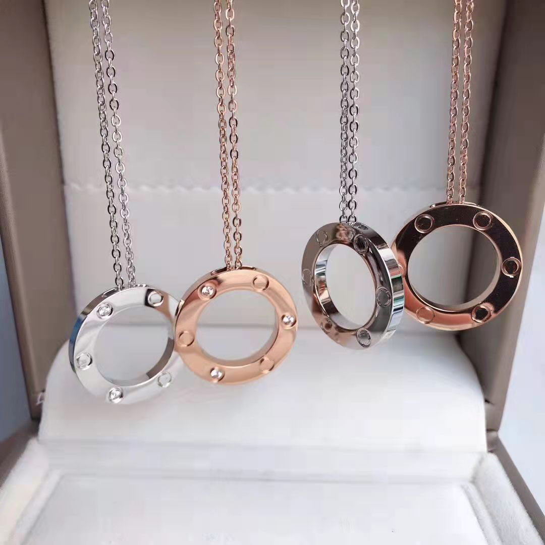 Designer love Diamond necklace long necklaces for women fashion Jewelry Thanksgiving Day Gift Luxury Titanium Pendants lovers chain round Luxus-Halskette with box
Designer love Diamond necklace long necklaces for women fashion Jewelry Thanksgiving Day Gift Luxury Titanium Pendants lovers chain round Luxus-Halskette with box