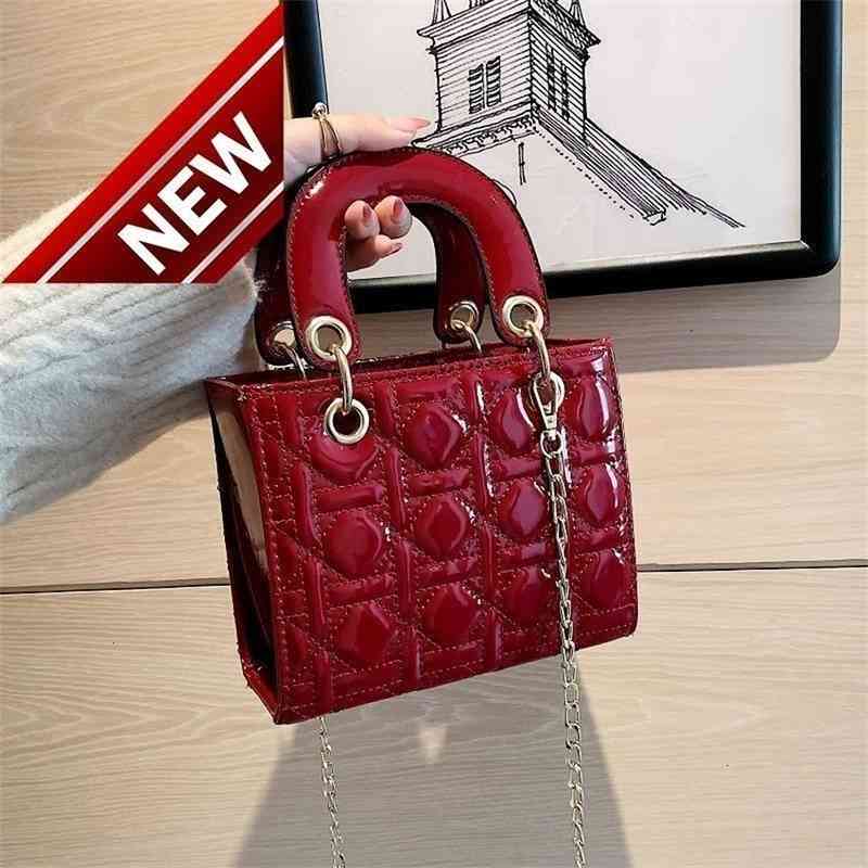 Designers Bag Patent Leather Diana Women's 2022 Wedding Bride Red Small Fragrance, Red large size
Designers Bag Patent Leather Diana Women's 2022 Wedding Bride Red Small Fragrance, Red large size