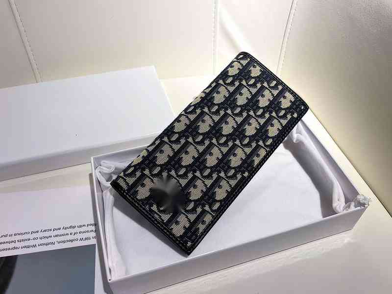 Luxury Brand 027 LADY Letter plaid Clutch pouch women's Quilted Long wallet Oblique LINGOT handbag Genuine Leather Saddle Flip Oblique Purse Zipper Pouches
Luxury Brand 027 LADY Letter plaid Clutch pouch women's Quilted Long wallet Oblique LINGOT handbag Genuine Leather Saddle Flip Oblique Purse Zipper Pouches