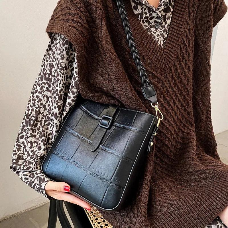 Evening Bags Casual Women Bucket Shoulder Bag Pu Leather Handbags And Purses Ladies Tote Braided Strap Female Messenger Bolsas, Black
Evening Bags Casual Women Bucket Shoulder Bag Pu Leather Handbags And Purses Ladies Tote Braided Strap Female Messenger Bolsas, Black