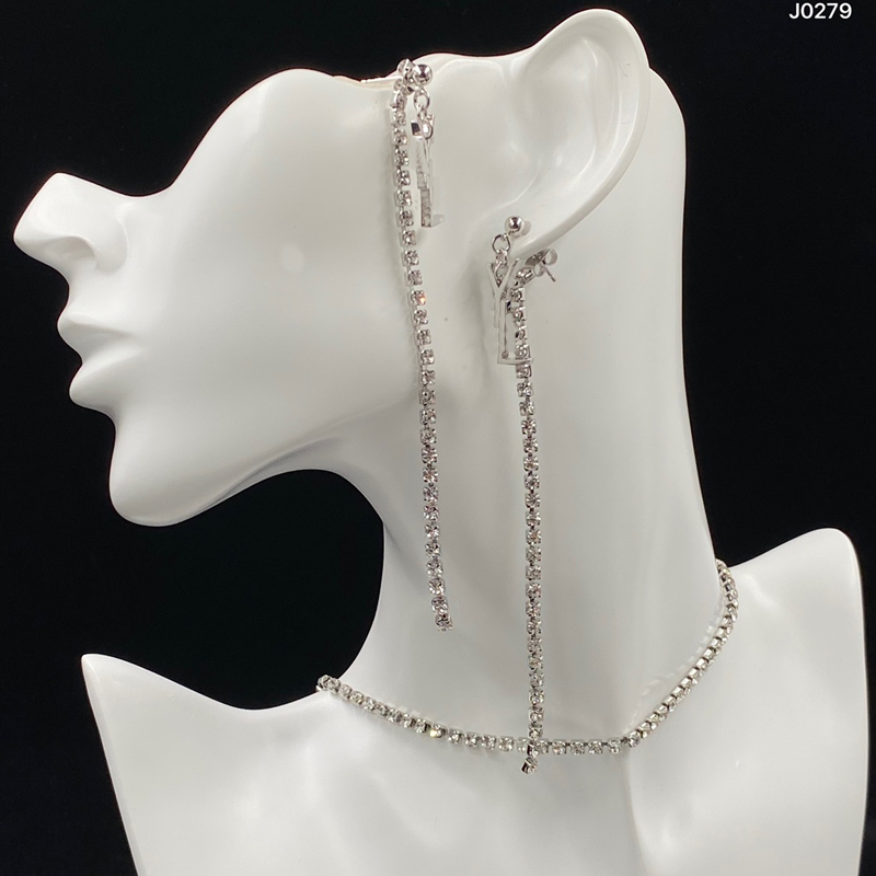 Fashion Gold Necklace Dangle Diamonds Earring For Women Designers Jewelry Luxury Letters Studs Silver Necklace Set Hoops Box 22061401R, White
Fashion Gold Necklace Dangle Diamonds Earring For Women Designers Jewelry Luxury Letters Studs Silver Necklace Set Hoops Box 22061401R, White