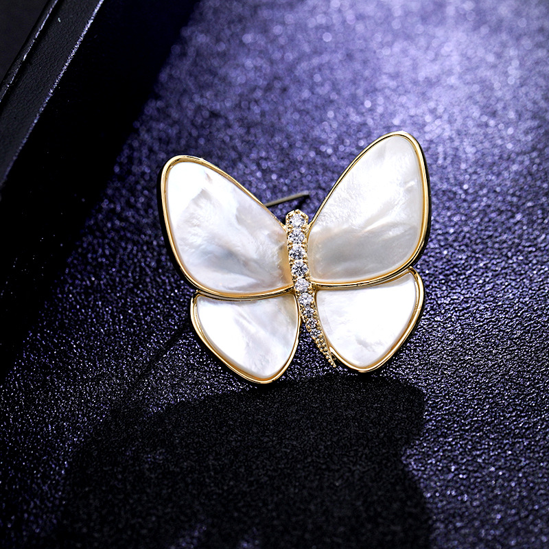Elegant Design Butterfly Shape Natural Shell Brooches Silver Pin Breast Pins for Women Gift