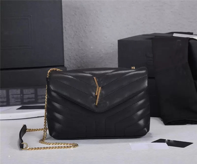 Designer luxury handbag purse Quilted Designer Chain Bags LouLou Mini Puffer Black Patent Leather CrossBody Bag luis Size: 24-17-9CM, 1#
Designer luxury handbag purse Quilted Designer Chain Bags LouLou Mini Puffer Black Patent Leather CrossBody Bag luis Size: 24-17-9CM, 1#