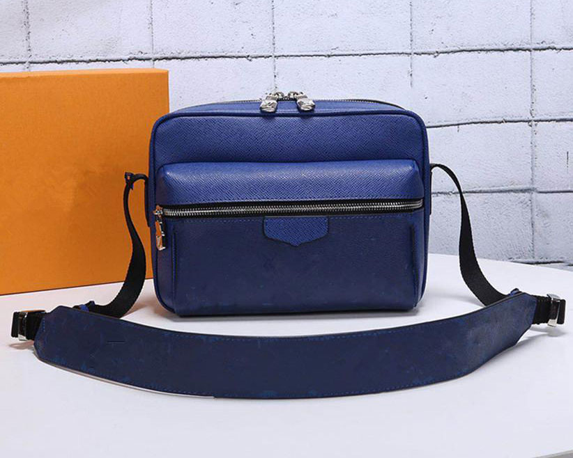 Light luxury men and women outdoor leather fashion classic camera bag One Shoulder Messenger Bag handbags
Light luxury men and women outdoor leather fashion classic camera bag One Shoulder Messenger Bag handbags