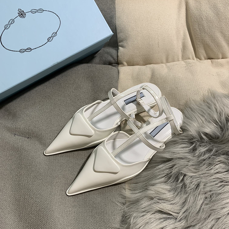 2022 luxury designer Women ankle strap sandal flats pointed toe Brushed black white patent leathers low heels P designers 35-40, ## 
2022 luxury designer Women ankle strap sandal flats pointed toe Brushed black white patent leathers low heels P designers 35-40, ##