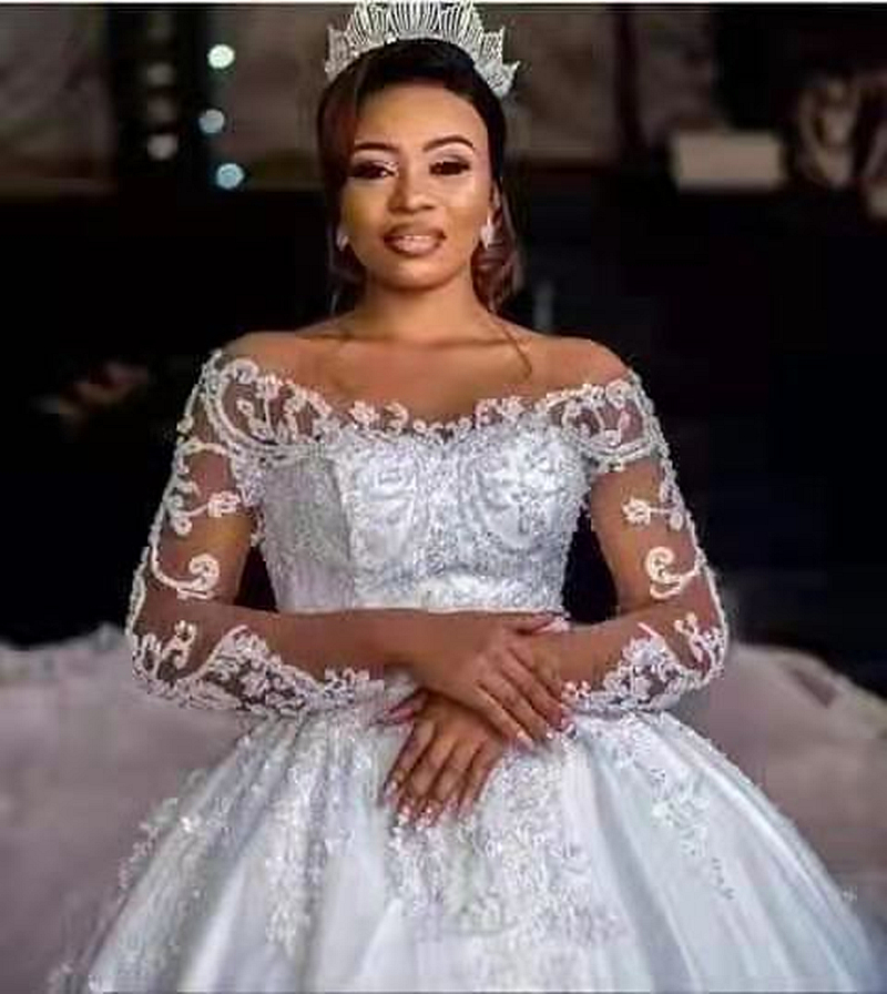 Pearls Beaded Ball Gown Luxury Wedding Dresses With Long Sleeves Lace Applique Beads Illusion Scoop Neck Button Chapel Bridal Dress Custom Made Bridal
