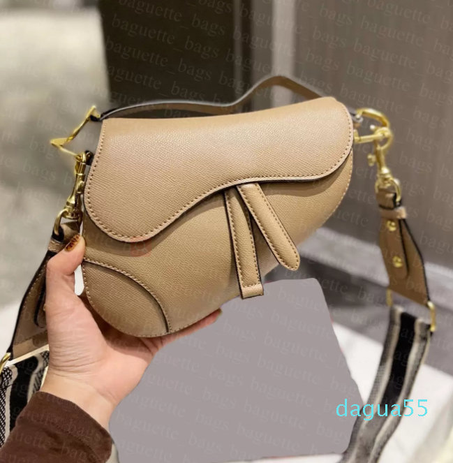 Designer belts crossbody bag totes women handbags fashion purse luxury saddle shopping flap bags casual wallet lady clutch, Black color 18cm
Designer belts crossbody bag totes women handbags fashion purse luxury saddle shopping flap bags casual wallet lady clutch, Black color 18cm