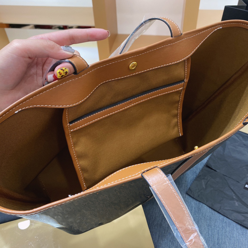 Designers Luxurys fashion high-end womans totes bags leisure handbag womens top quality versatile Practical Purses Shopping Women Bags good
Designers Luxurys fashion high-end womans totes bags leisure handbag womens top quality versatile Practical Purses Shopping Women Bags good