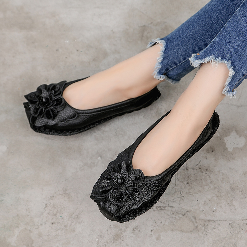 Retro personality ethnic style comfortable leather soft bottom women's shoes Peas shoes shallow mouth pure handmade shoes, Blue 
Retro personality ethnic style comfortable leather soft bottom women's shoes Peas shoes shallow mouth pure handmade shoes, Blue
