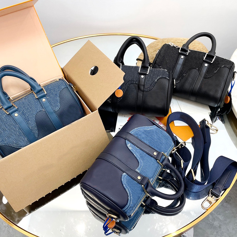Designer Shoulder Bags X Nigo Keepall Speedy xs Boston Cross Body Bags Red Heart Printed Classic Canvas Cowboy Stitching Black Blue Denim Patchwork Luxury Handbags, ###
Designer Shoulder Bags X Nigo Keepall Speedy xs Boston Cross Body Bags Red Heart Printed Classic Canvas Cowboy Stitching Black Blue Denim Patchwork Luxury Handbags, ###