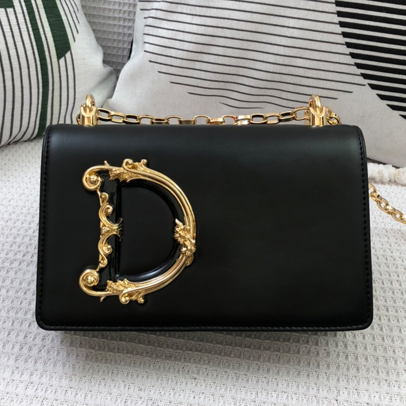 Retro Solid Color + Bright Silk Hardware Chain Shoulder Bag Catwalk Leather Ladies New Fashion Large Capacity Multifunctional Messenger Bag, Green
Retro Solid Color + Bright Silk Hardware Chain Shoulder Bag Catwalk Leather Ladies New Fashion Large Capacity Multifunctional Messenger Bag, Green