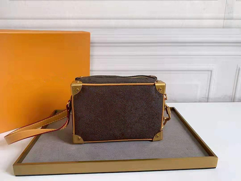 Luxurys Designer Handbag Crossbody Bag Women Messenger Box Chain Bags Fashion Shoulder Handbag Purse Flower Printed Packs Lady, Brown
Luxurys Designer Handbag Crossbody Bag Women Messenger Box Chain Bags Fashion Shoulder Handbag Purse Flower Printed Packs Lady, Brown