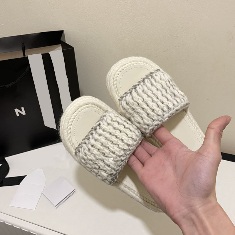 Luxurys slipper designers slippers round toe sandals Womens summer fashion leisure versatile knitted thick soled shoes available in 2 colors, Black
Luxurys slipper designers slippers round toe sandals Womens summer fashion leisure versatile knitted thick soled shoes available in 2 colors, Black