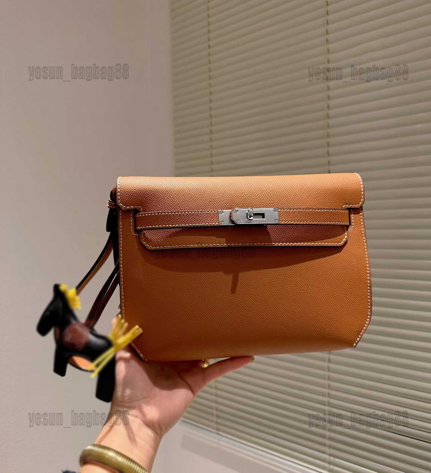 Luxury Designer Handbag Herme Classic Tote Bags Female Retro High-capacity Crossbody Bag Shoulder Lady Wallet Messenger Handbag
Luxury Designer Handbag Herme Classic Tote Bags Female Retro High-capacity Crossbody Bag Shoulder Lady Wallet Messenger Handbag