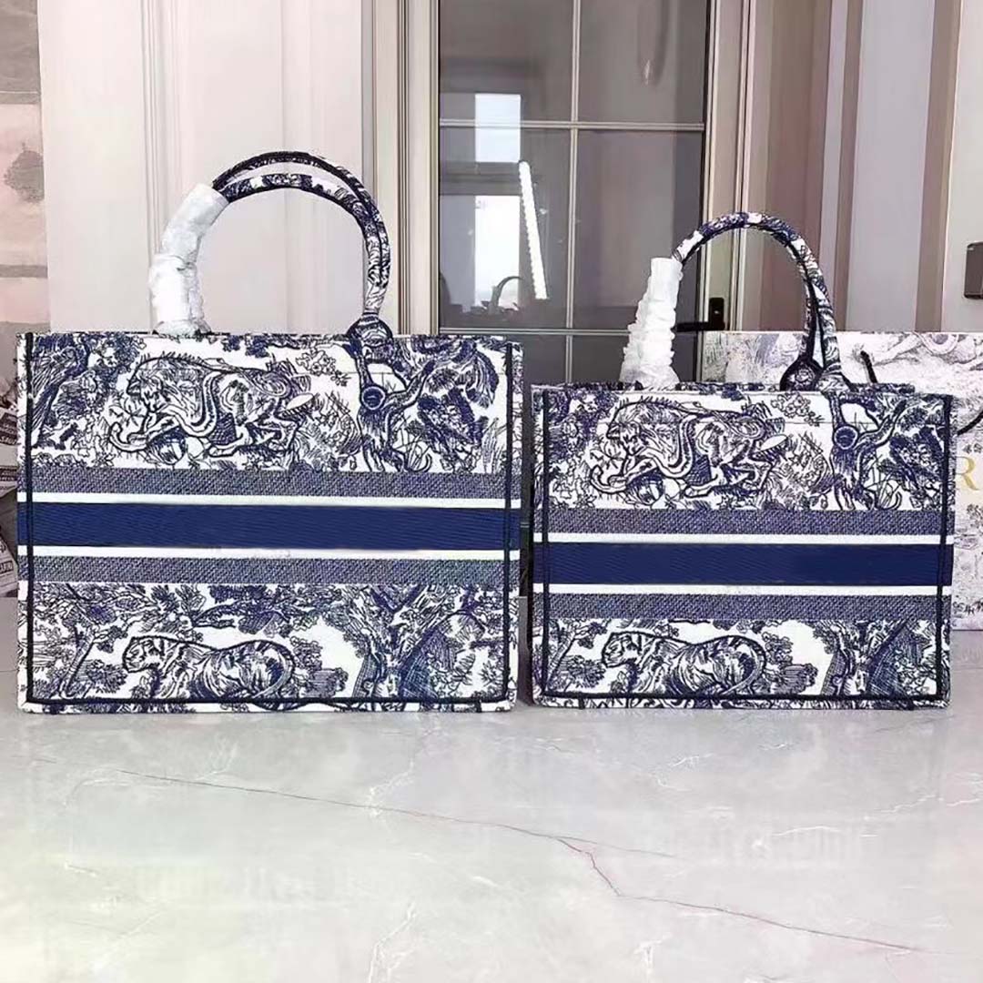 Handbags Luxury Designer Shoulder Bag Large Capacity Embroidered Shopping Bags High Quality women Handbag Tote Bags, Blue tiger pattern
Handbags Luxury Designer Shoulder Bag Large Capacity Embroidered Shopping Bags High Quality women Handbag Tote Bags, Blue tiger pattern