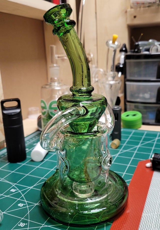 New Hookahs Green Recycler bong Double Function Dab Rigs Thick Glass Water Bongs Smoking Glass Pipe With 14mm Bowl 8.7''
New Hookahs Green Recycler bong Double Function Dab Rigs Thick Glass Water Bongs Smoking Glass Pipe With 14mm Bowl 8.7''