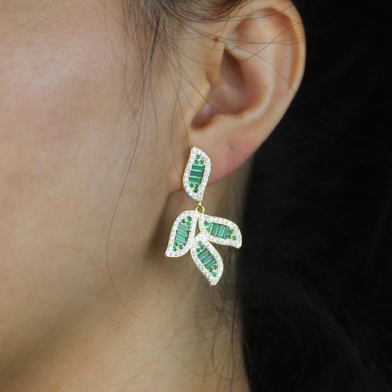 Dangle & Chandelier Summer Fashion Bling Sparking Baguette Cz Green Leaves Flower Earrings For Women Luxury Boho Party Wedding JewelryDangle
Dangle & Chandelier Summer Fashion Bling Sparking Baguette Cz Green Leaves Flower Earrings For Women Luxury Boho Party Wedding JewelryDangle