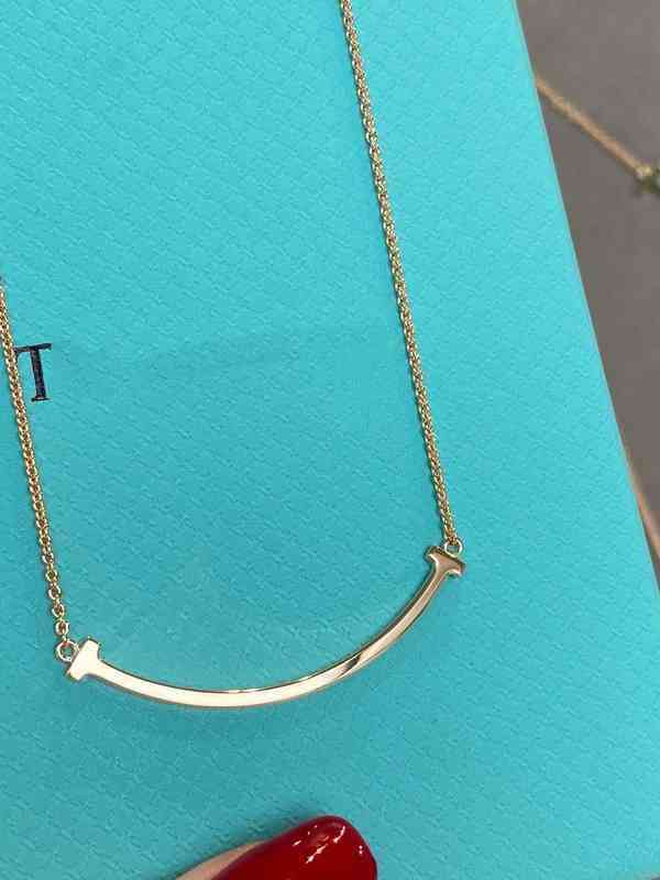 PLXD V gold medium smile Necklace high quality CNC small 18k rose t home clavicle chain
PLXD V gold medium smile Necklace high quality CNC small 18k rose t home clavicle chain