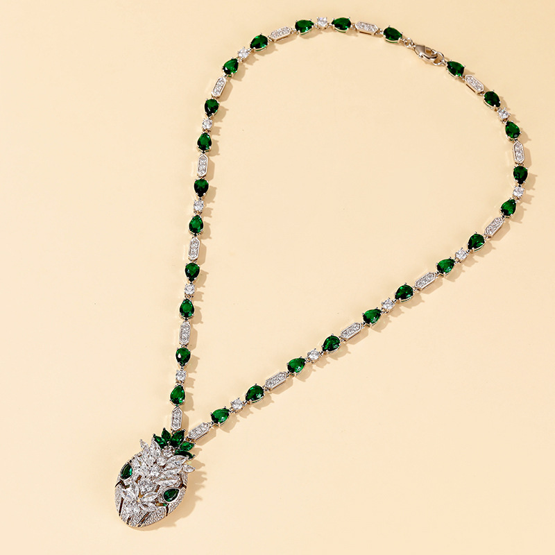 Nothing2 green zirconium snake head necklace ladies fashion personality exaggerated snakes head pendant high sense collarbone chain wedding party gift
Nothing2 green zirconium snake head necklace ladies fashion personality exaggerated snakes head pendant high sense collarbone chain wedding party gift