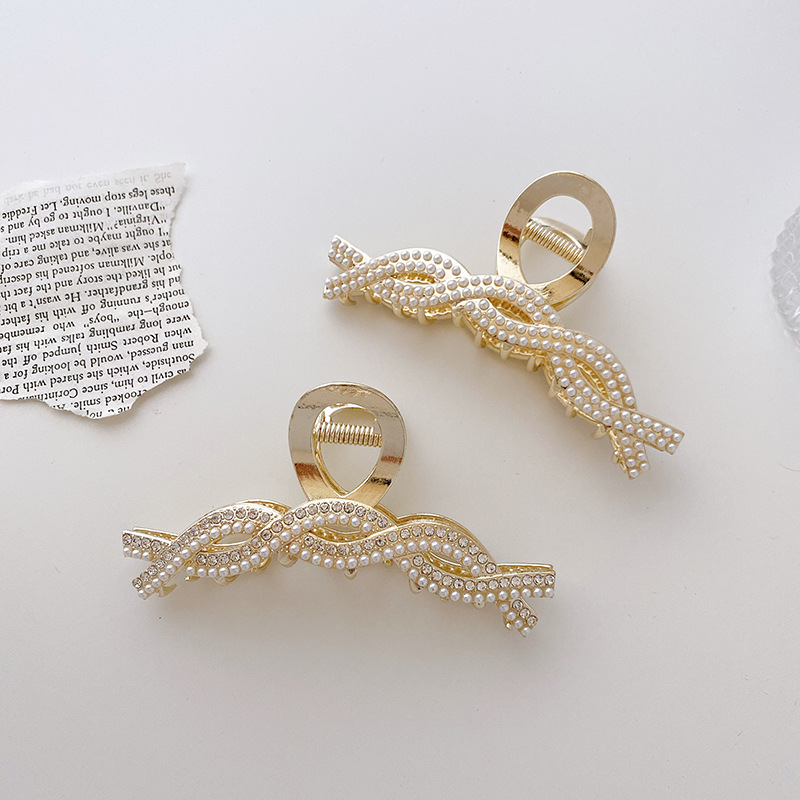 Yamog Female Pearl Crystal Cross Twist Shape Hair Clamps Large Size Gold Alloy Hair Claw Clips Girls Head Wear Ponytail Hairpins Scrunchies Jewelry Length 11 CM
Yamog Female Pearl Crystal Cross Twist Shape Hair Clamps Large Size Gold Alloy Hair Claw Clips Girls Head Wear Ponytail Hairpins Scrunchies Jewelry Length 11 CM