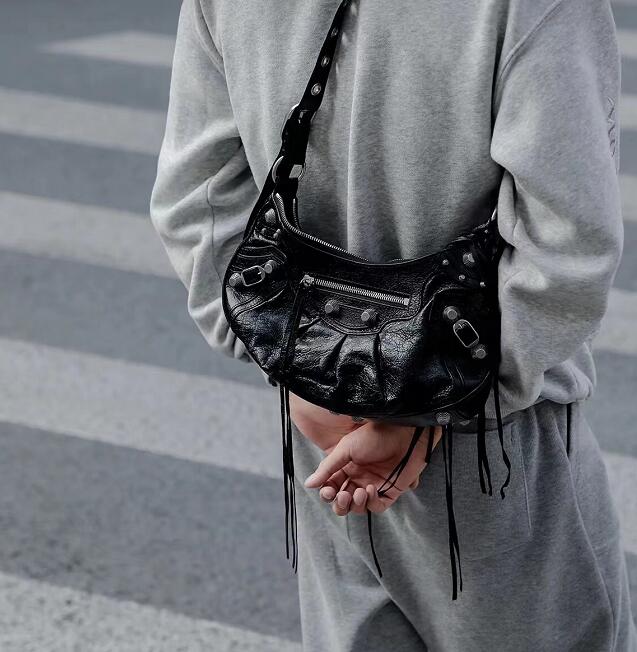 Designer Fashion Half-Moon Handmade Bags Luxury Handbags Shoulder Bag Women's Crossbody Real Leather Large Capacity Lady Tote Cosmetic Bucket Zipper Motorcycle Bag, Black
Designer Fashion Half-Moon Handmade Bags Luxury Handbags Shoulder Bag Women's Crossbody Real Leather Large Capacity Lady Tote Cosmetic Bucket Zipper Motorcycle Bag, Black