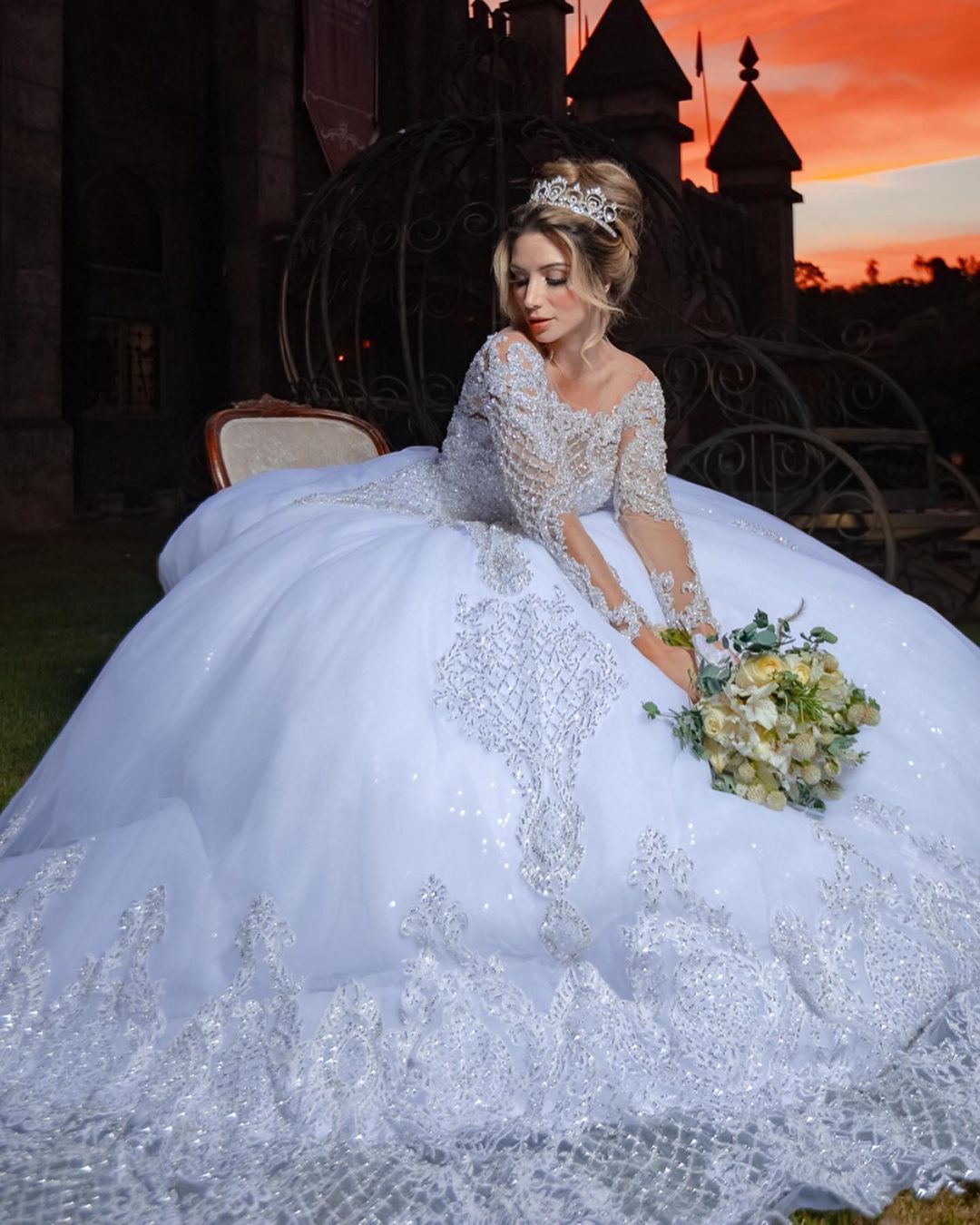 Shiny Luxury Wedding Dress With Beads Sequins Long Sleeve Sexy Ball Gown wedding Dresses Satin Lace Bridal Custom Made