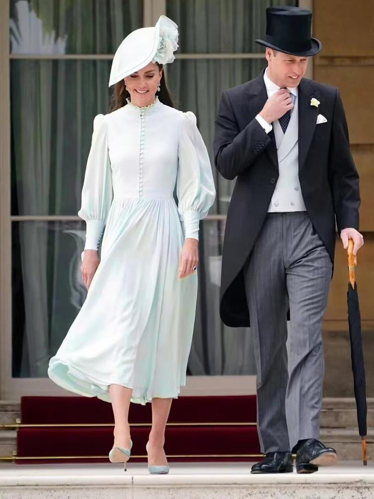 Casual Dresses Princess Kate Spring Autumn High Quality Designer Women Vintage Buttons Long Sleeves Elegant Fashion Party Office Midi DressC, Light blue
Casual Dresses Princess Kate Spring Autumn High Quality Designer Women Vintage Buttons Long Sleeves Elegant Fashion Party Office Midi DressC, Light blue