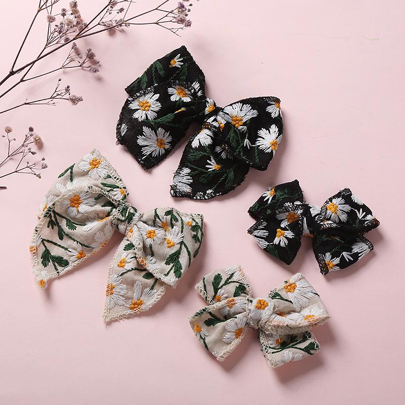 Hair Accessories Daisy Bow Baby Clips For Girl Kawaii Infant Cotton Linen Barrette Kids Embroidery Hairpins Speldjes Meisje 2Pcs
Hair Accessories Daisy Bow Baby Clips For Girl Kawaii Infant Cotton Linen Barrette Kids Embroidery Hairpins Speldjes Meisje 2Pcs