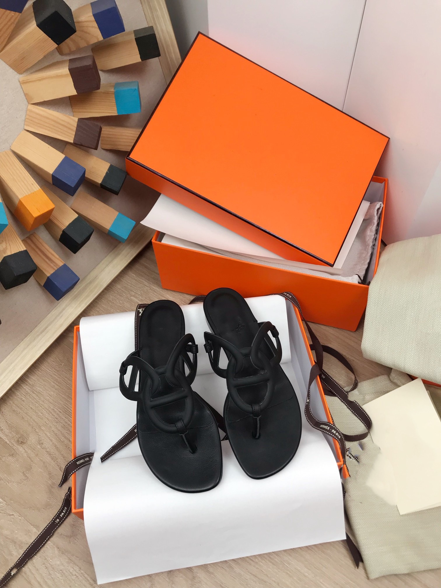 Designers Pool Pillow Mules Women Sandals Sunset Flat Comfort Mules Padded Front Strap Slippers Fashionable Easy-to-wear Style Slides 0609, 01
Designers Pool Pillow Mules Women Sandals Sunset Flat Comfort Mules Padded Front Strap Slippers Fashionable Easy-to-wear Style Slides 0609, 01