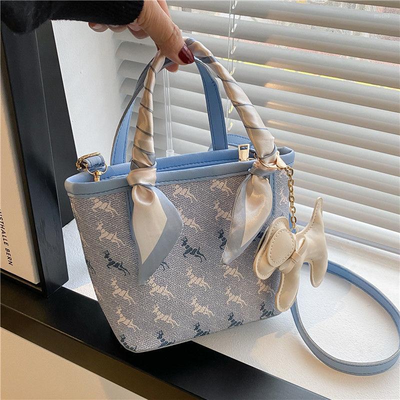 Evening Bags Z-WIN Luxury Handbags French High-quality Texture Niche Portable All-match Small Bag Women's Messenger Bucket BagEvening, Blue no pendant
Evening Bags Z-WIN Luxury Handbags French High-quality Texture Niche Portable All-match Small Bag Women's Messenger Bucket BagEvening, Blue no pendant