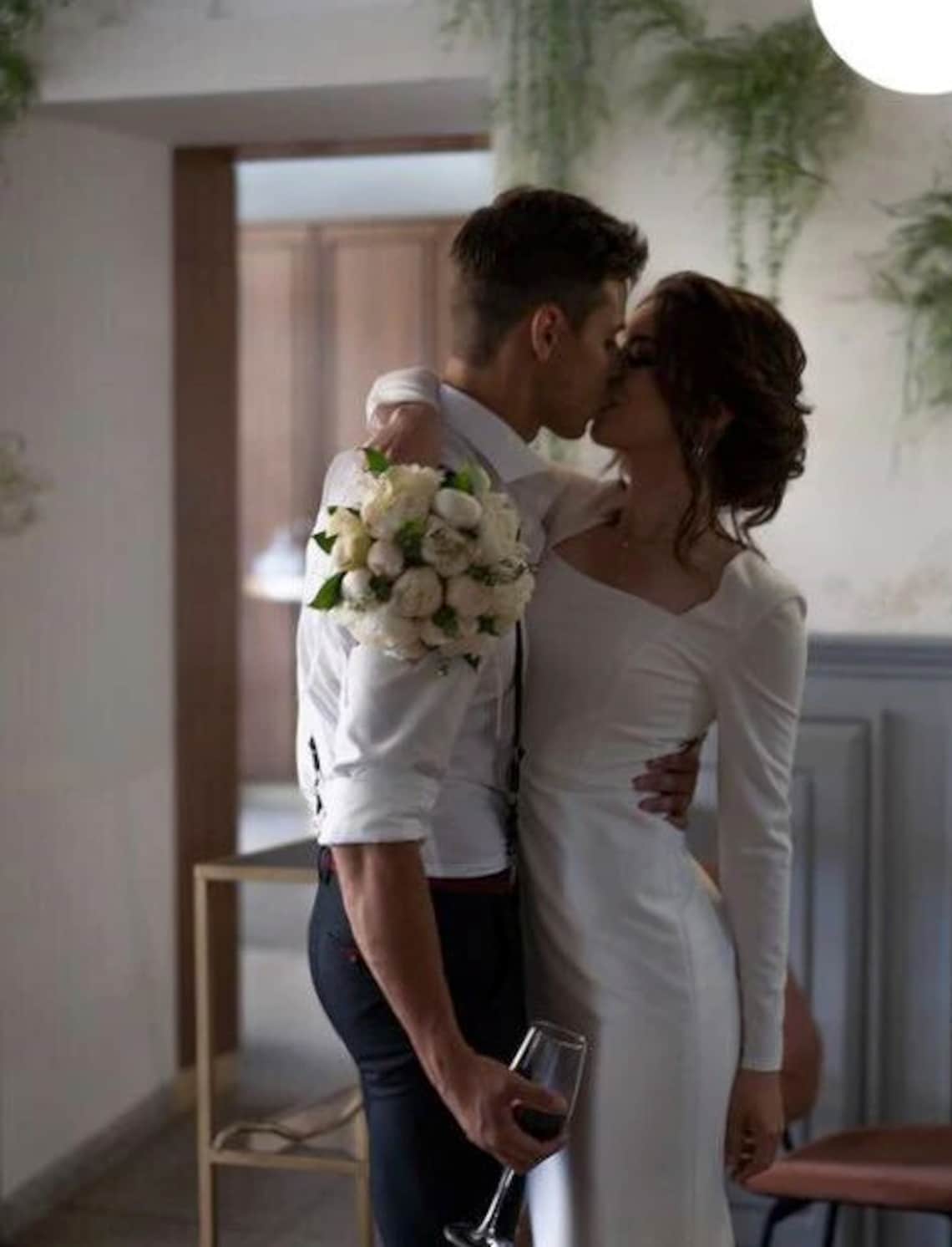 Simple Ivory Satin Trumpet Wedding Dress 2022 Long Sleeves Square Neck Low Back Court Train Bridal Gowns Slim Fit Reception Engagement Robe De Mariee