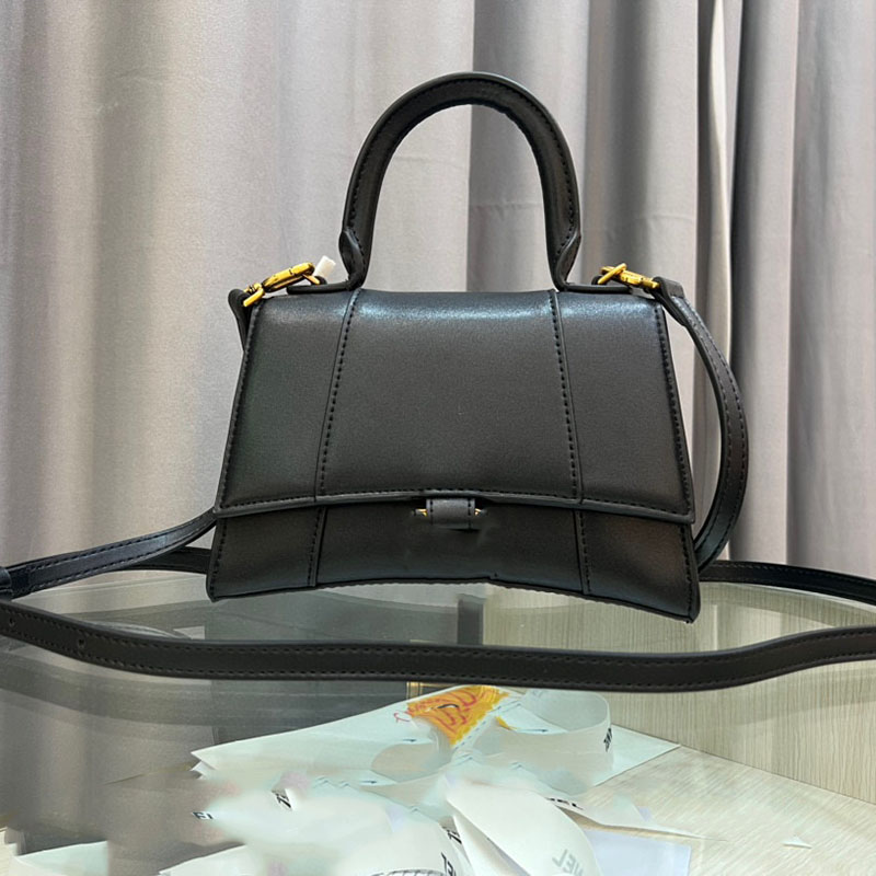 Genuine Leather 19cm Newset Classic Luxurys Designers Bag Flap Chain Shoulder Women Bags Handbag Clutch Messenger Gold Black Tote Bag Crossbody Purses, Red
Genuine Leather 19cm Newset Classic Luxurys Designers Bag Flap Chain Shoulder Women Bags Handbag Clutch Messenger Gold Black Tote Bag Crossbody Purses, Red