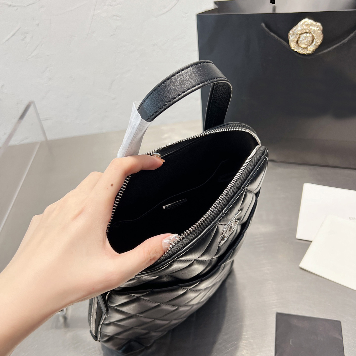 23ss Top Brand Designer Fashion Leather Mini Size Women Bag Children School Bags Backpacks Style Lady Backpack Travel HandBag 2 Colors
23ss Top Brand Designer Fashion Leather Mini Size Women Bag Children School Bags Backpacks Style Lady Backpack Travel HandBag 2 Colors