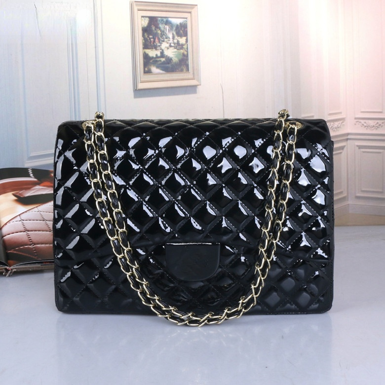 Luxury brand new fashion trend women's bag shoulder bag messenger rhombus patent leather chain small square bag wholesale, Red 
Luxury brand new fashion trend women's bag shoulder bag messenger rhombus patent leather chain small square bag wholesale, Red