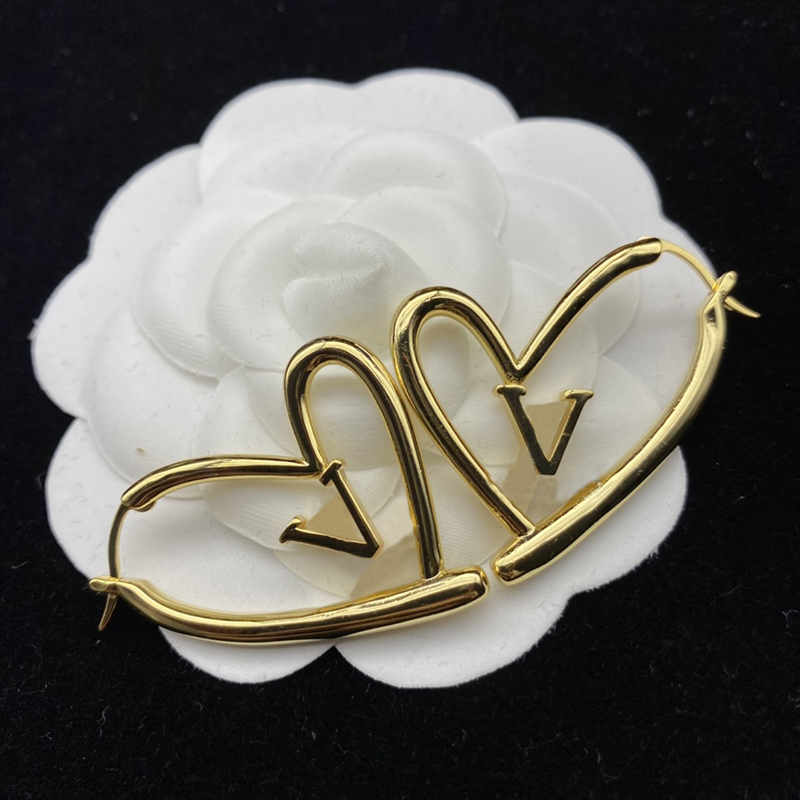 Cubic Heart Pendant Studs Girls Letters Hollow Earrings 2 Colors Gold Silver Earring Punk Personality Stud Jewelry
Cubic Heart Pendant Studs Girls Letters Hollow Earrings 2 Colors Gold Silver Earring Punk Personality Stud Jewelry