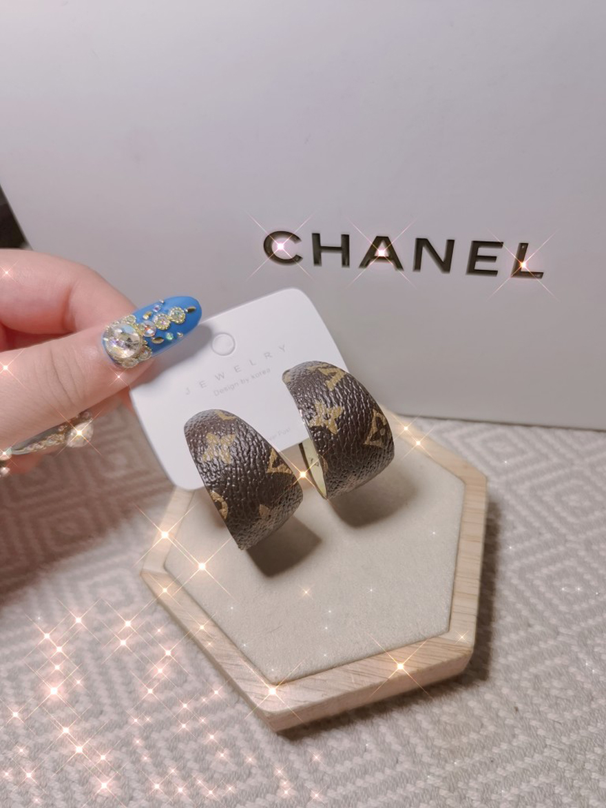 Mixed 18K Gold Plated 925 Silver Letter Stud Brand Designers Geometric Women Crystal Rhinestone Pearl Hoop Round Earring
Mixed 18K Gold Plated 925 Silver Letter Stud Brand Designers Geometric Women Crystal Rhinestone Pearl Hoop Round Earring