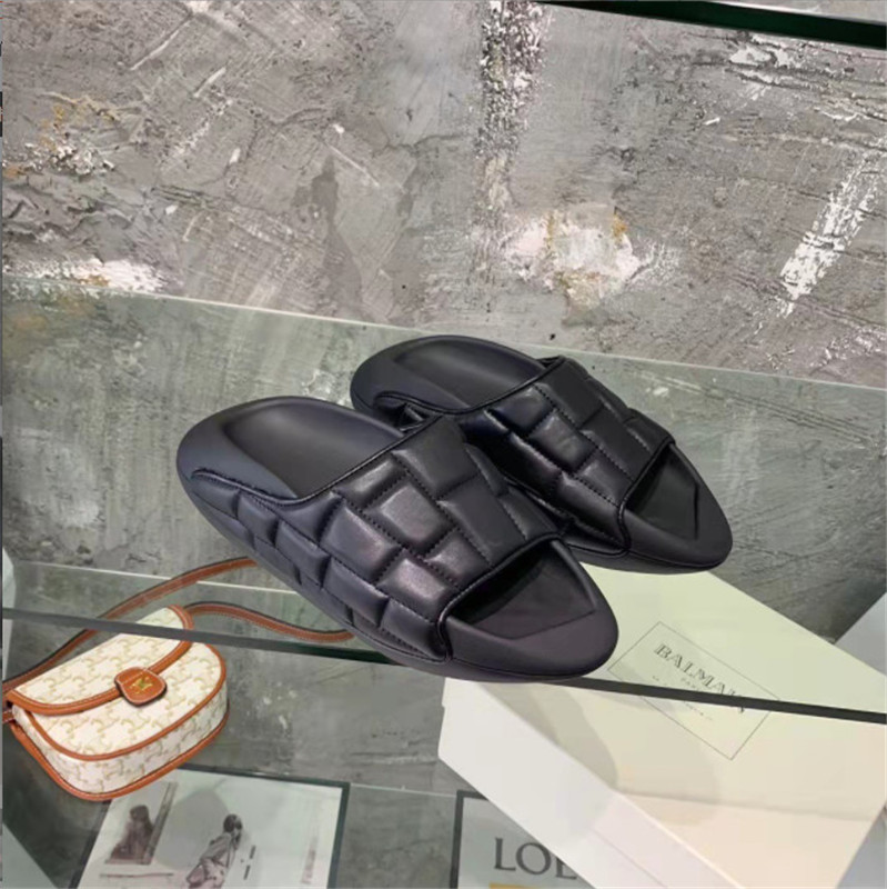 Top Quality Designer Women Slippers Waterfront Slide Sandals Thick Flip Flops Luxurys Summer Fashion Wide Flat Shoes, 04
Top Quality Designer Women Slippers Waterfront Slide Sandals Thick Flip Flops Luxurys Summer Fashion Wide Flat Shoes, 04