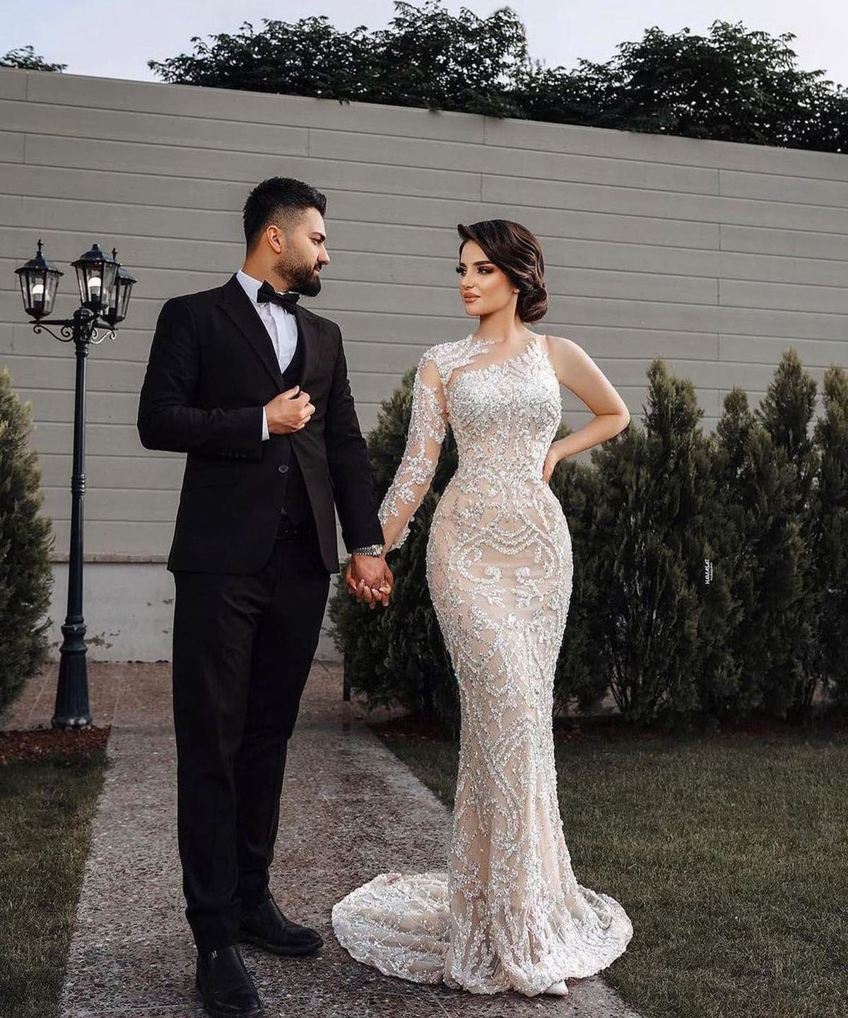 Sparkling Mermaid Wedding Dress One Long Sleeve V Neck Backless Hollow Appliques Sequins Detachable Train Floor Length Bridal Gowns Custom Made Vestid