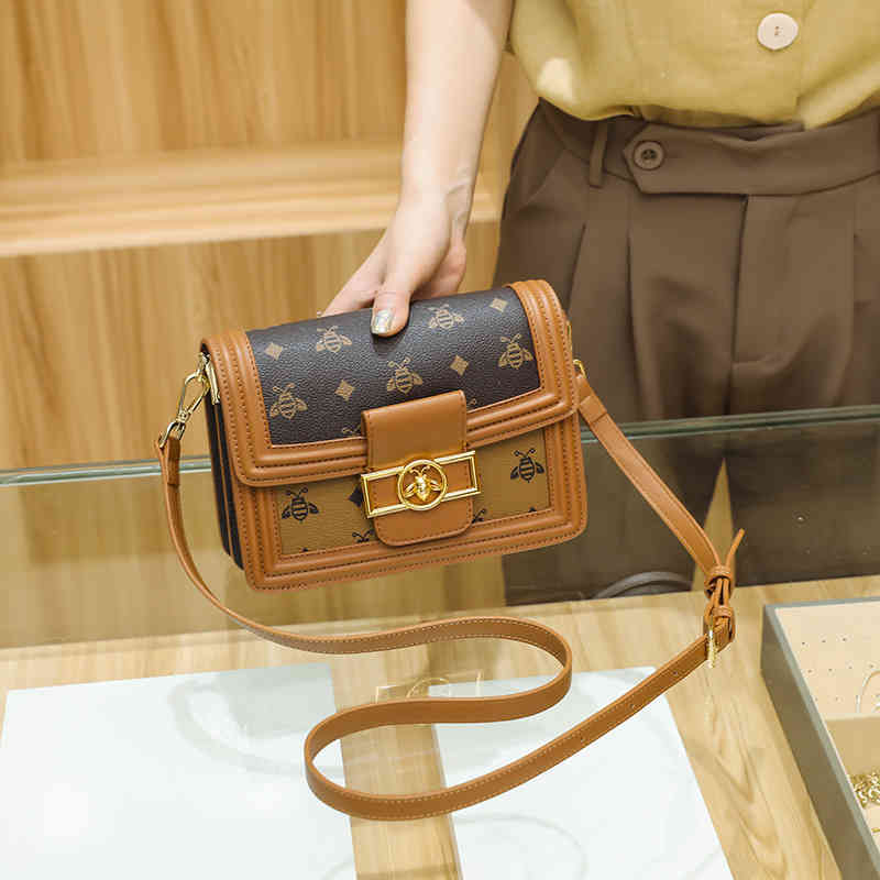 Wtern Style Small Bag 2022 Female Tiktok Old Shoulder Designer mini handbag, Brown
Wtern Style Small Bag 2022 Female Tiktok Old Shoulder Designer mini handbag, Brown