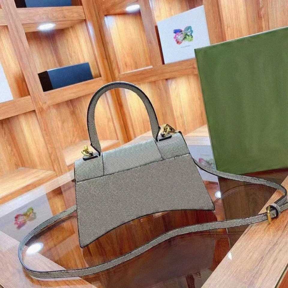 top quality classic womens messanger bags tote newest Hacker series Project double G Hourglass small handbag K5p9#, Beige and ebony canvas
top quality classic womens messanger bags tote newest Hacker series Project double G Hourglass small handbag K5p9#, Beige and ebony canvas