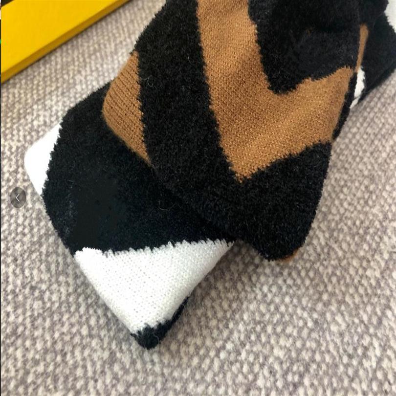 Designer Wool Turban Sports Yoga Winter Headbands Hair Bands For Women Classic Style ear Warmer Headwrap Headband Hair accessories280Y
Designer Wool Turban Sports Yoga Winter Headbands Hair Bands For Women Classic Style ear Warmer Headwrap Headband Hair accessories280Y