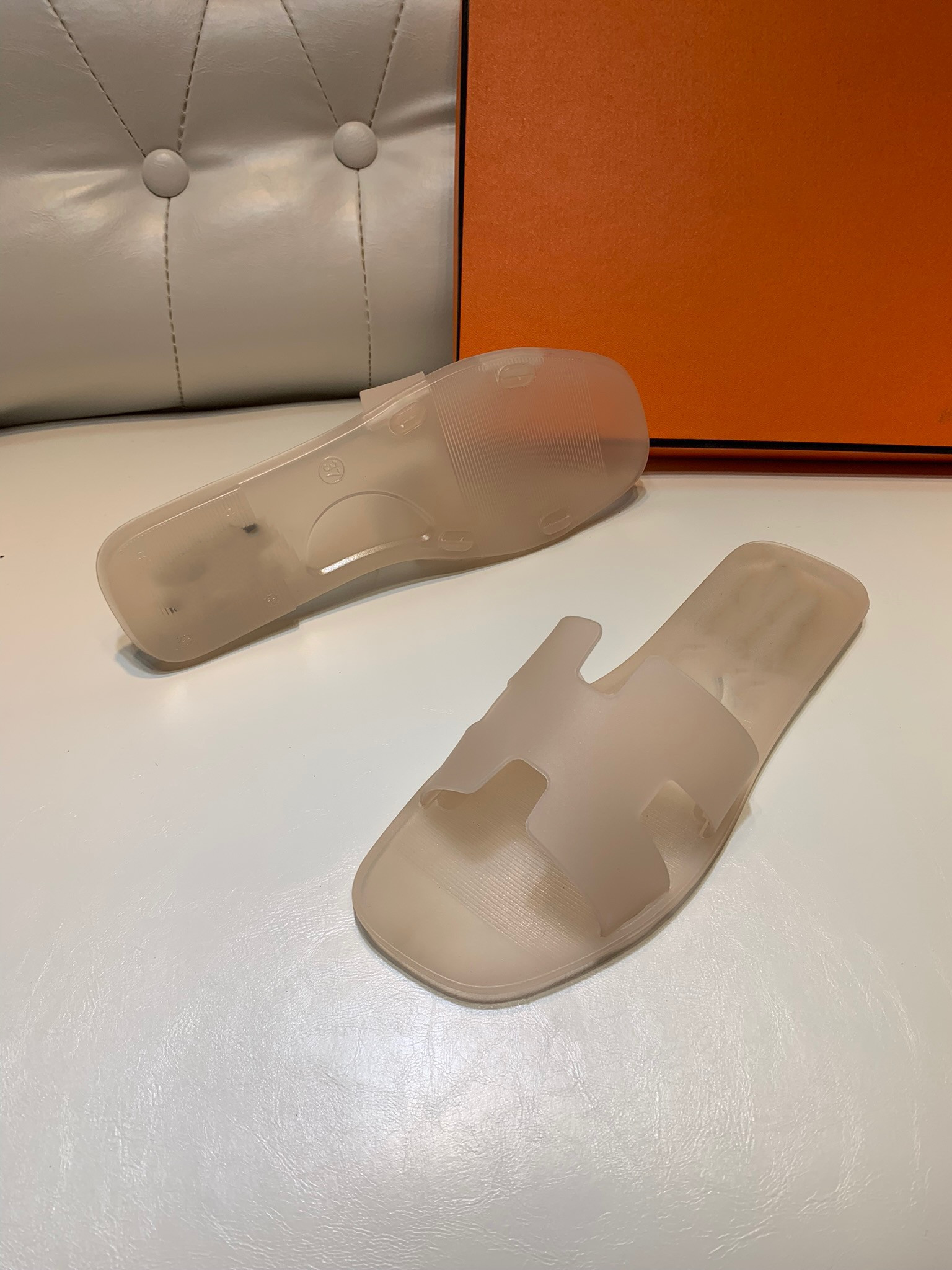 Designer fashion ladies flip flops simple youth slippers moccasin shoes suitable for spring summer and autumn hotels beaches EUR35-42 0407, 01
Designer fashion ladies flip flops simple youth slippers moccasin shoes suitable for spring summer and autumn hotels beaches EUR35-42 0407, 01