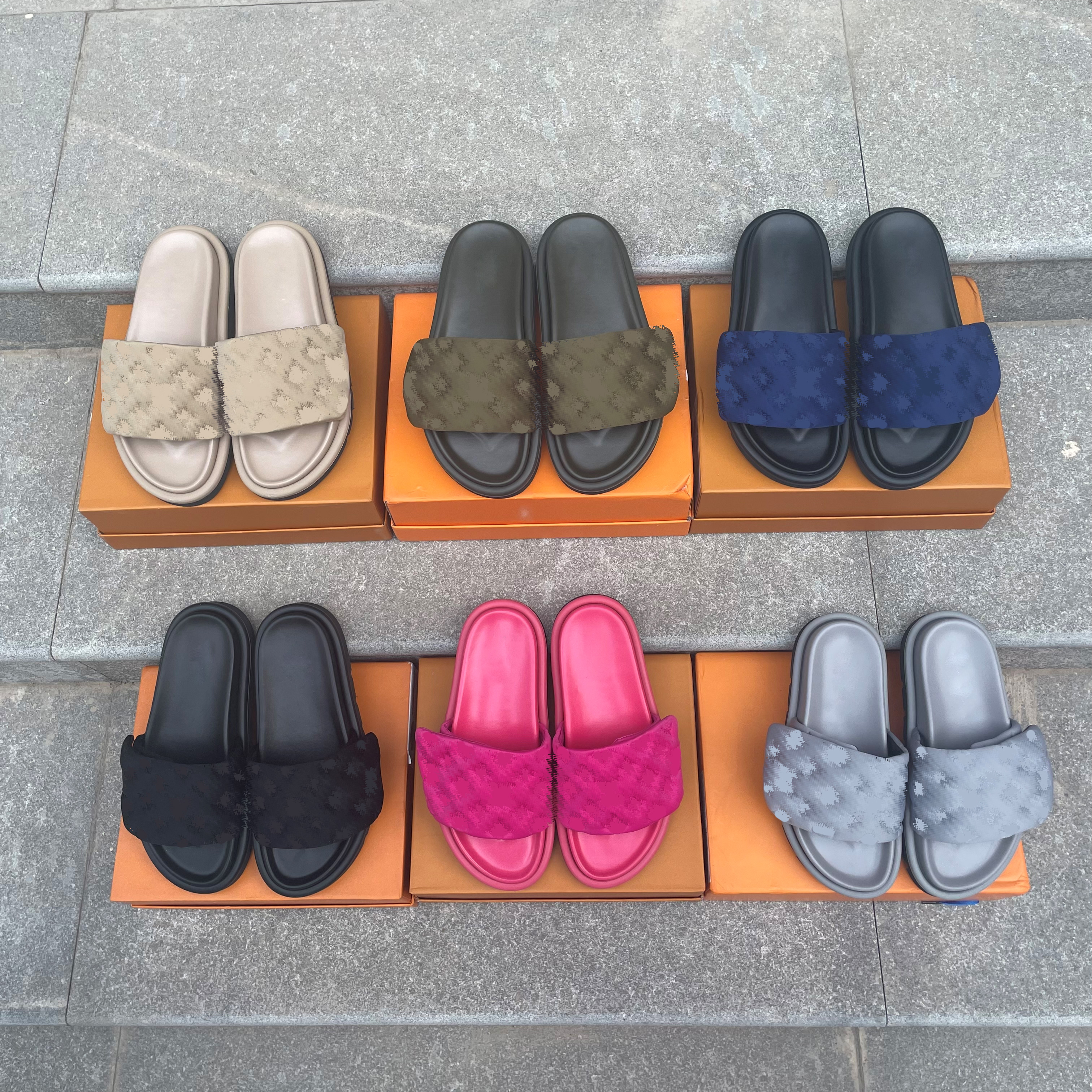 Pool Pillow Comfort Designer Slippers Velcro Sandals Luxury Calfskin Slides Flat Mules Summer Beach Slipper With Box size 35-46
Pool Pillow Comfort Designer Slippers Velcro Sandals Luxury Calfskin Slides Flat Mules Summer Beach Slipper With Box size 35-46