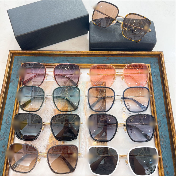 Designer Sunglasses 22 New Head Brand Fashionable Square Sunglass Men's and Women's Sunglass Ve2247d
Designer Sunglasses 22 New Head Brand Fashionable Square Sunglass Men's and Women's Sunglass Ve2247d