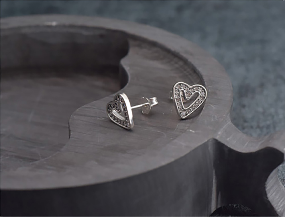 New Trend 925 Sterling Silver Shiny Handpainted Heart Stud Earrings Womens S925 Snake Fashion Jewelry Making