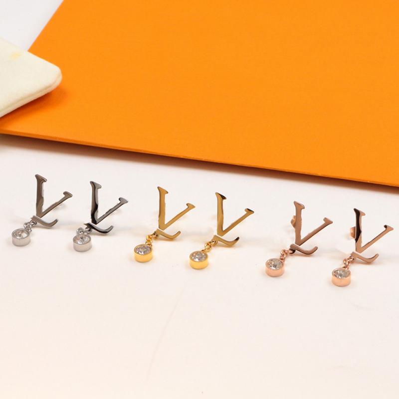Titanium Pendant Studs Fashion Letters Diamond Earrings 3 Colors Luxury Earring Latest Style Female Brand Stud Jewelry 
Titanium Pendant Studs Fashion Letters Diamond Earrings 3 Colors Luxury Earring Latest Style Female Brand Stud Jewelry