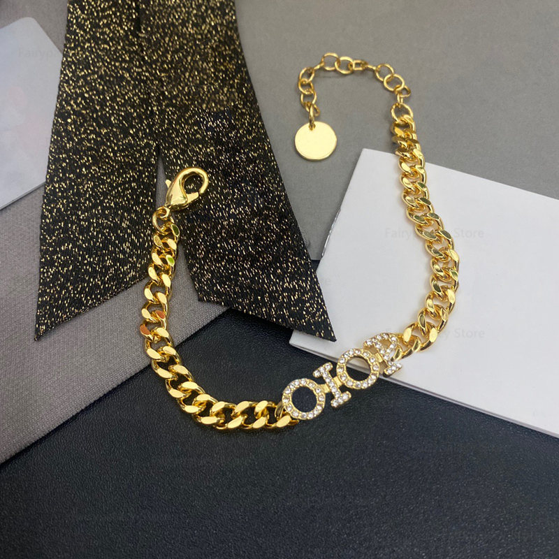 Luxurys Fashion gold stainless steel Pendant Necklaces bracelet for letter Love Necklace Highly Quality Choker chains Desiger Jewelry mens women Gift
Luxurys Fashion gold stainless steel Pendant Necklaces bracelet for letter Love Necklace Highly Quality Choker chains Desiger Jewelry mens women Gift